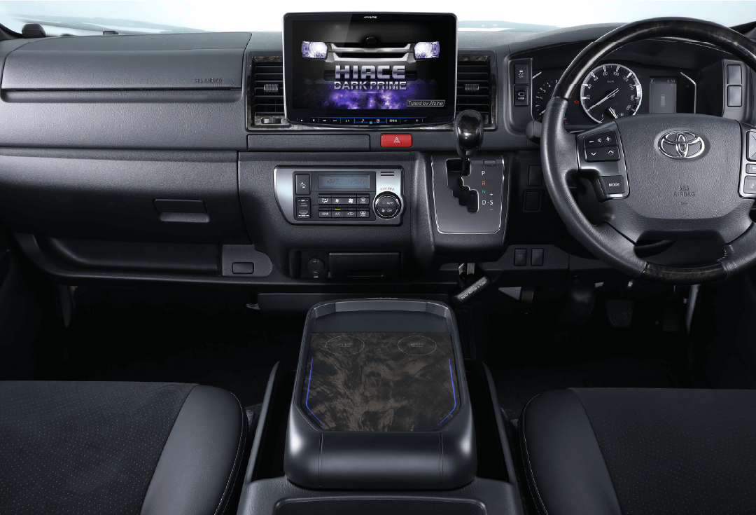見た目も機能も充実のハイエース専用コンソール登場!