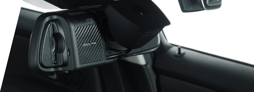 美しくフィットする専用デザインのデジタルミラー