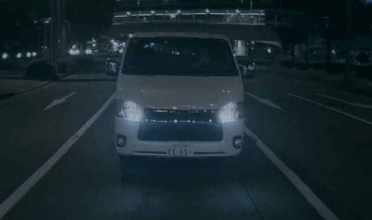 一般的なプライバシーガラス + 透過率5%のスモークフィルム施工車