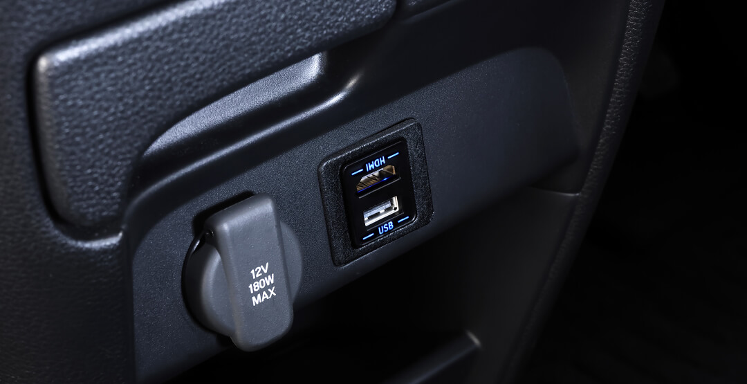 ビルトインUSB/HDMI接続ユニット同梱