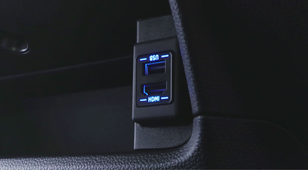 ビルトインUSB/HDMI接続ユニット同梱