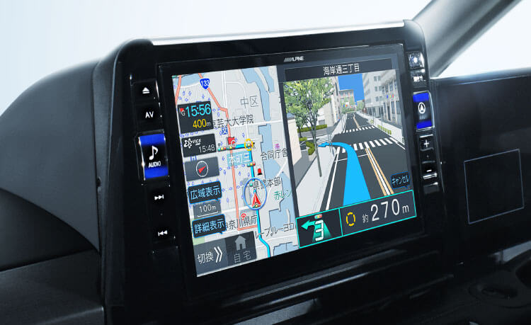 パネル上部に配置されたシルバーのデザインアクセントが、コックピットとの一体感を高める。