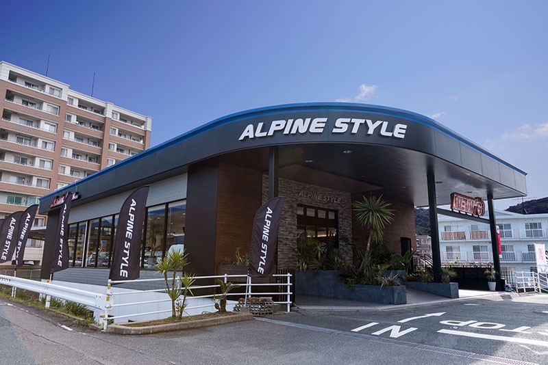 アルパインスタイル オーソライズドディーラー1号店「NEW’S CARS」:外観